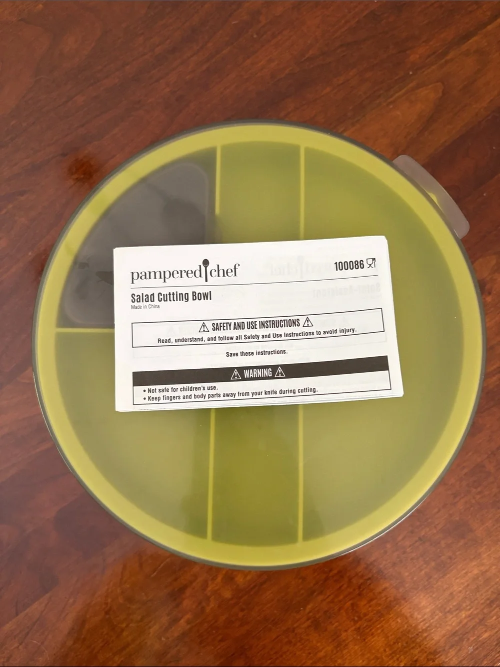 Pampered Chef Olive Green Salad Cutting Bowl with Divider Lid